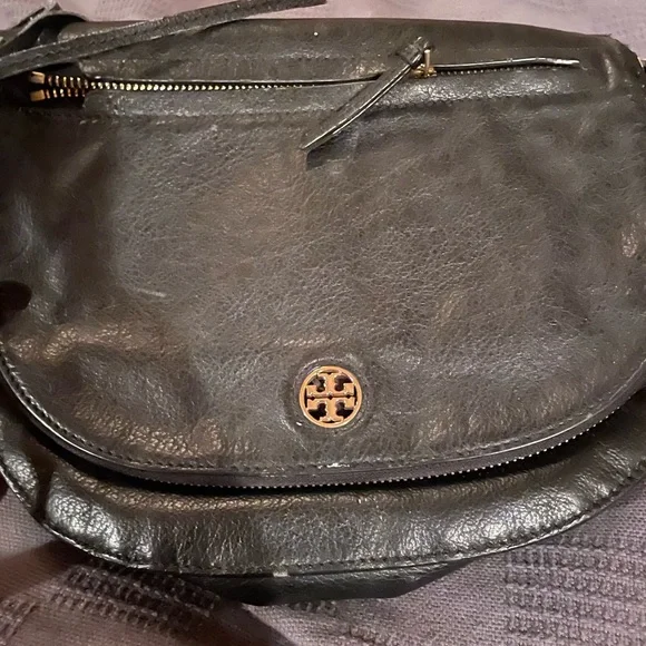 Tory Burch black purse. I used as a crossover. - Picture 2 of 9